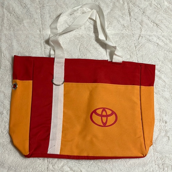 Leeds Handbags - NWOT Toyota tote bag